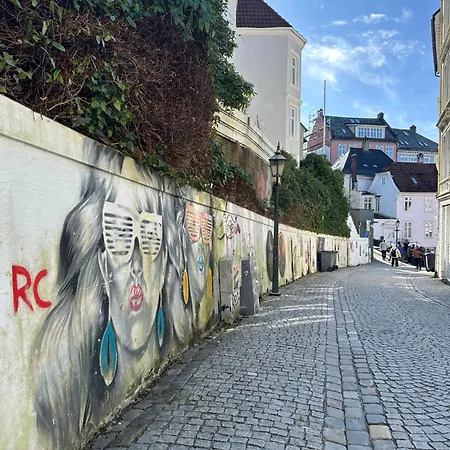 Charming Near Bryggen דירה ברגן